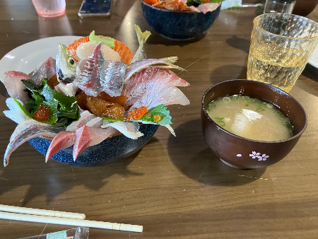 塩湯の海鮮丼（大分・佐伯市）の写真
